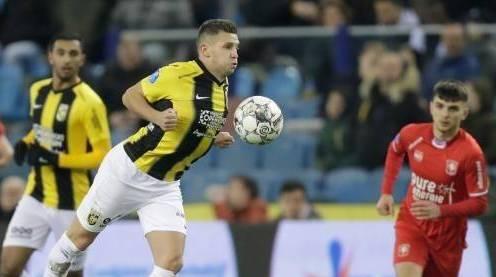 他能够与球 他能够与球