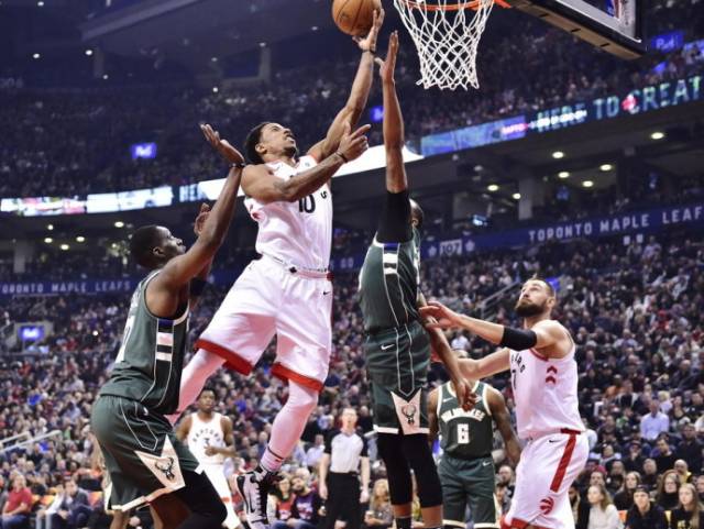 狼堡用两脚 狼堡用两脚